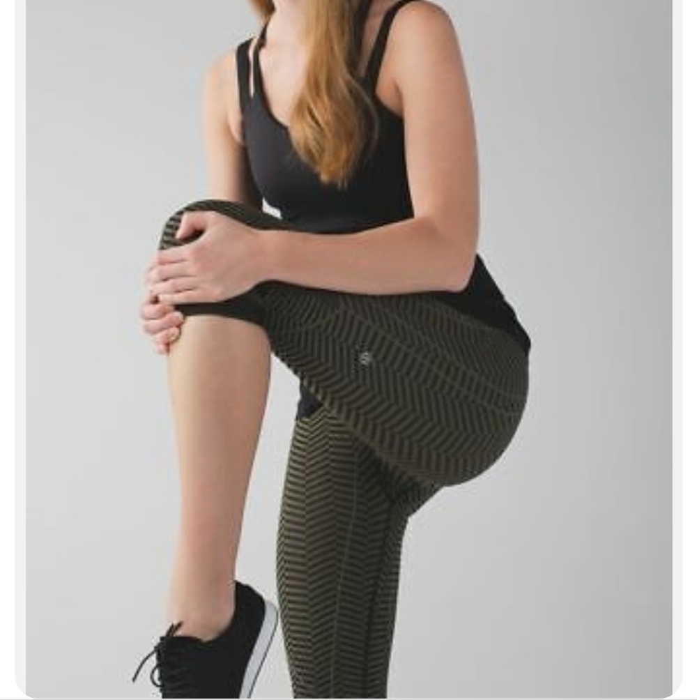 Lululemon In The Flow Crop II Heathered Fatigue Green chevron size 6
